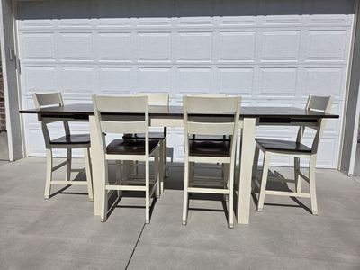 Ashely Signature Design, solid wood decorative table w/6 chairs