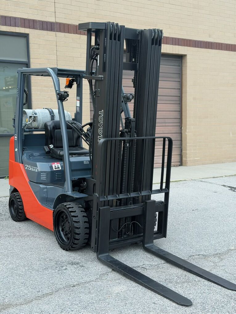Toyota Forklift 5000 Pound Lift