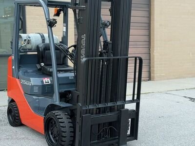 Toyota Forklift 5000 Pound Lift