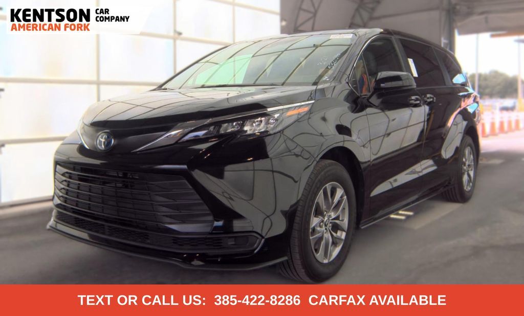 2025 Toyota Sienna LE 8-Passenger