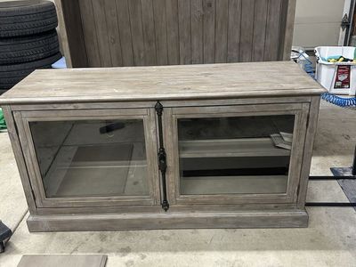 Entertainment hutch