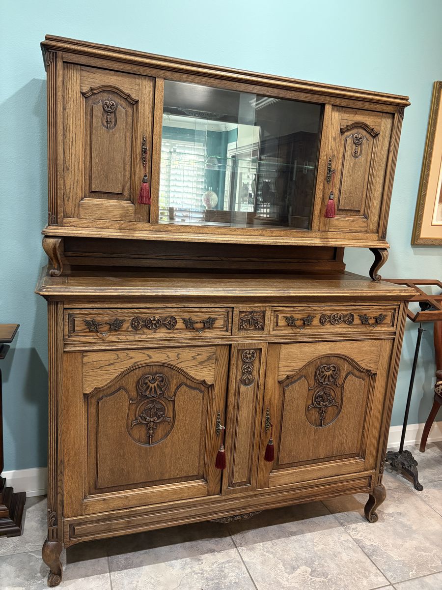 Beautiful Antique Hand Carved Hutch
