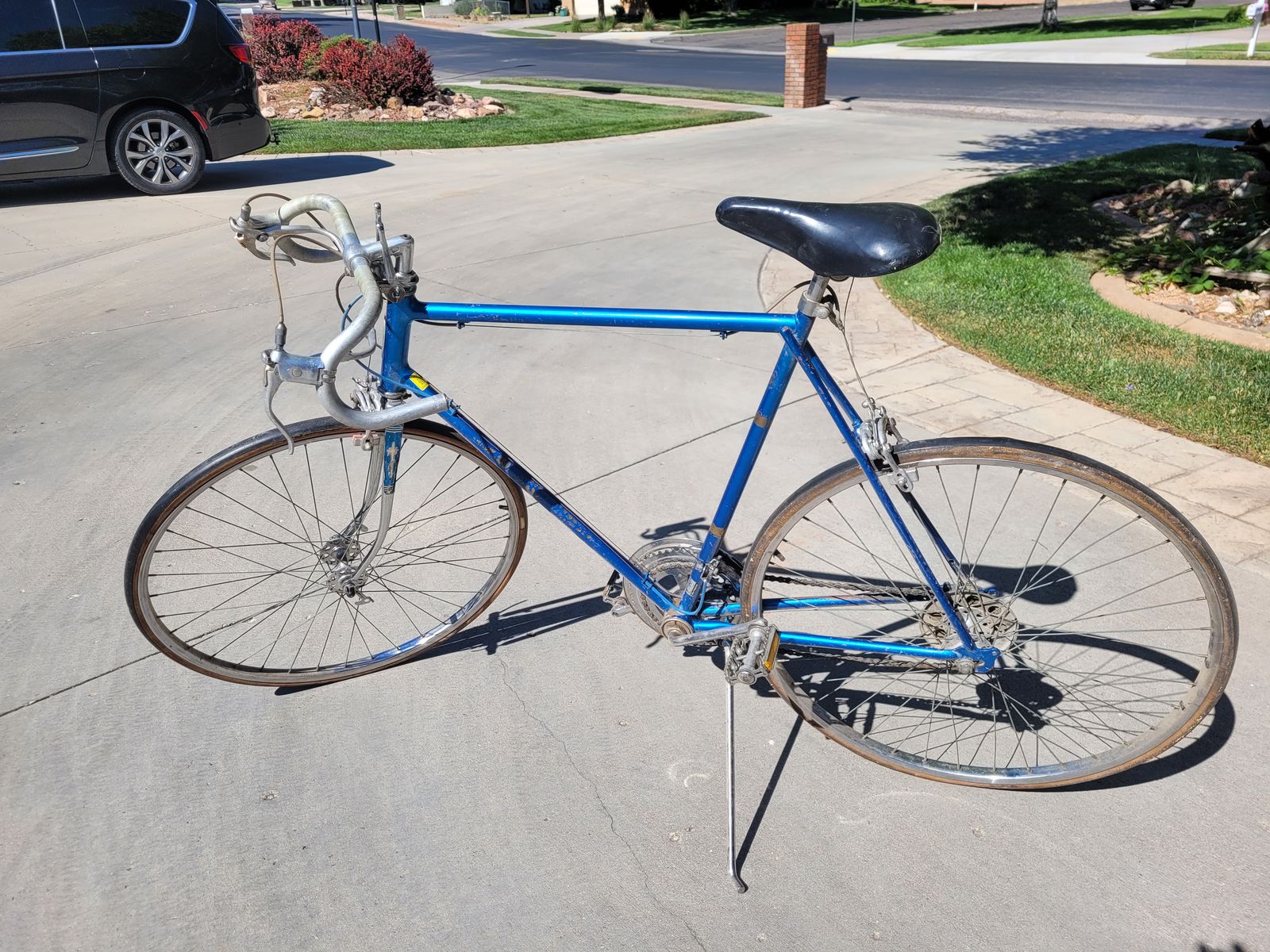 Vintage Blue Schwinn Collegiate Road Bicycle - Classic Steel Frame, Drop Handlebars