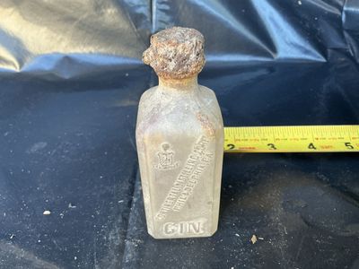 Antique Continental Distilling Corp. Philadelphia Gin Bottle with Original Stopper - Vintage Collectible