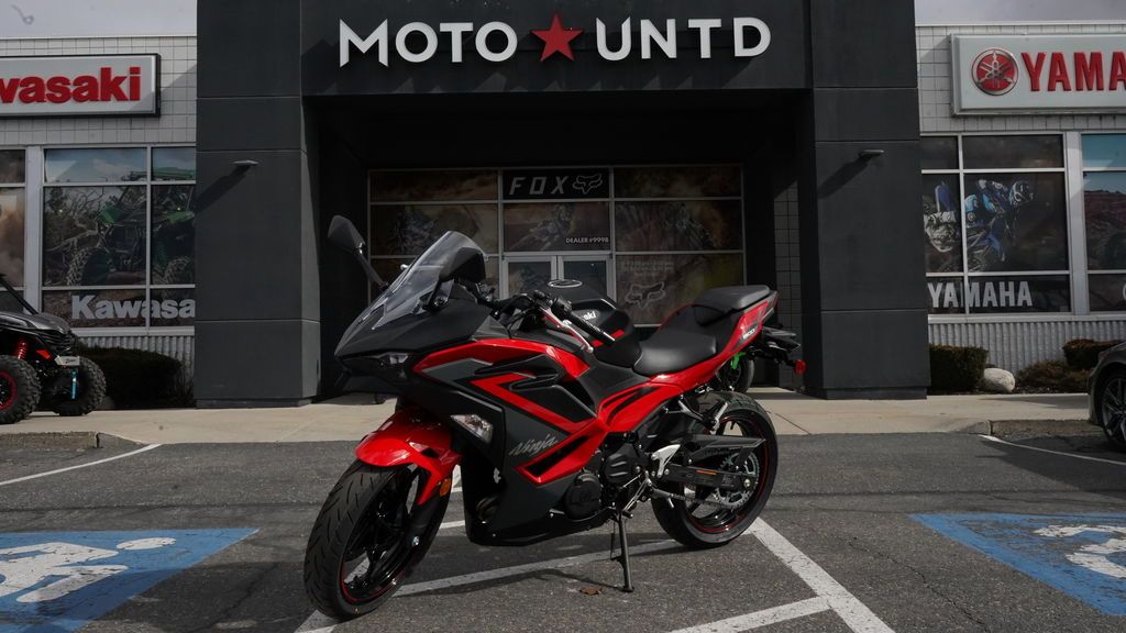 2025 Kawasaki Ninja® 500 ABS Metallic Flat Spark Black/Metallic Spark Black