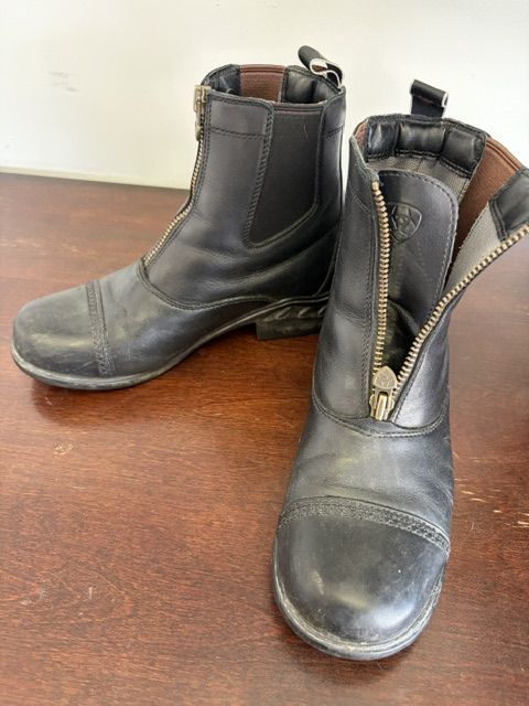 Paddock Boots Ariat Size 8.5 Wide
