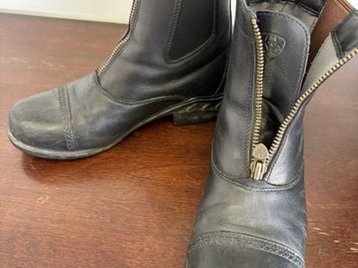Paddock Boots Ariat Size 8.5 Wide