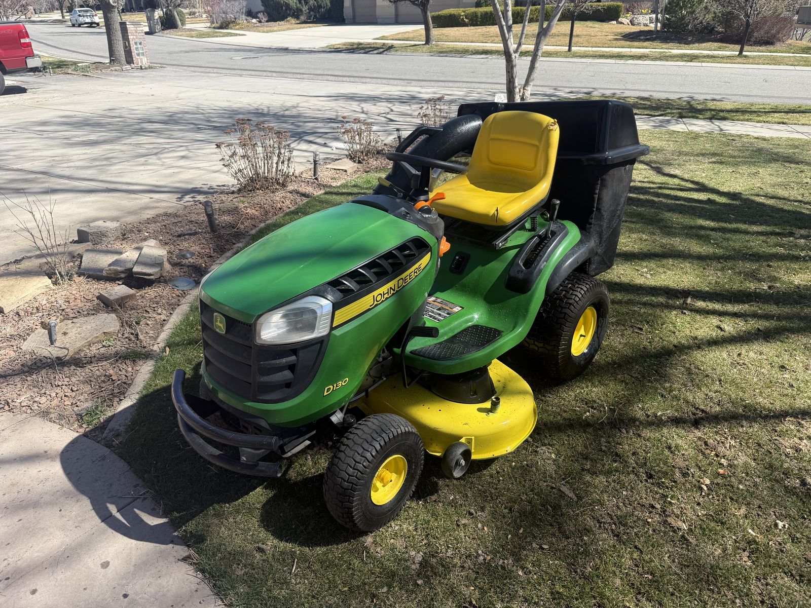 2015 D130 John Deere Riding Mower W/bagger