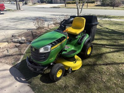 2015 D130 John Deere Riding Mower W/bagger