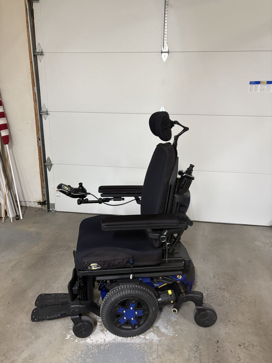 Quantum Q6 Edge Power Mobility Chair