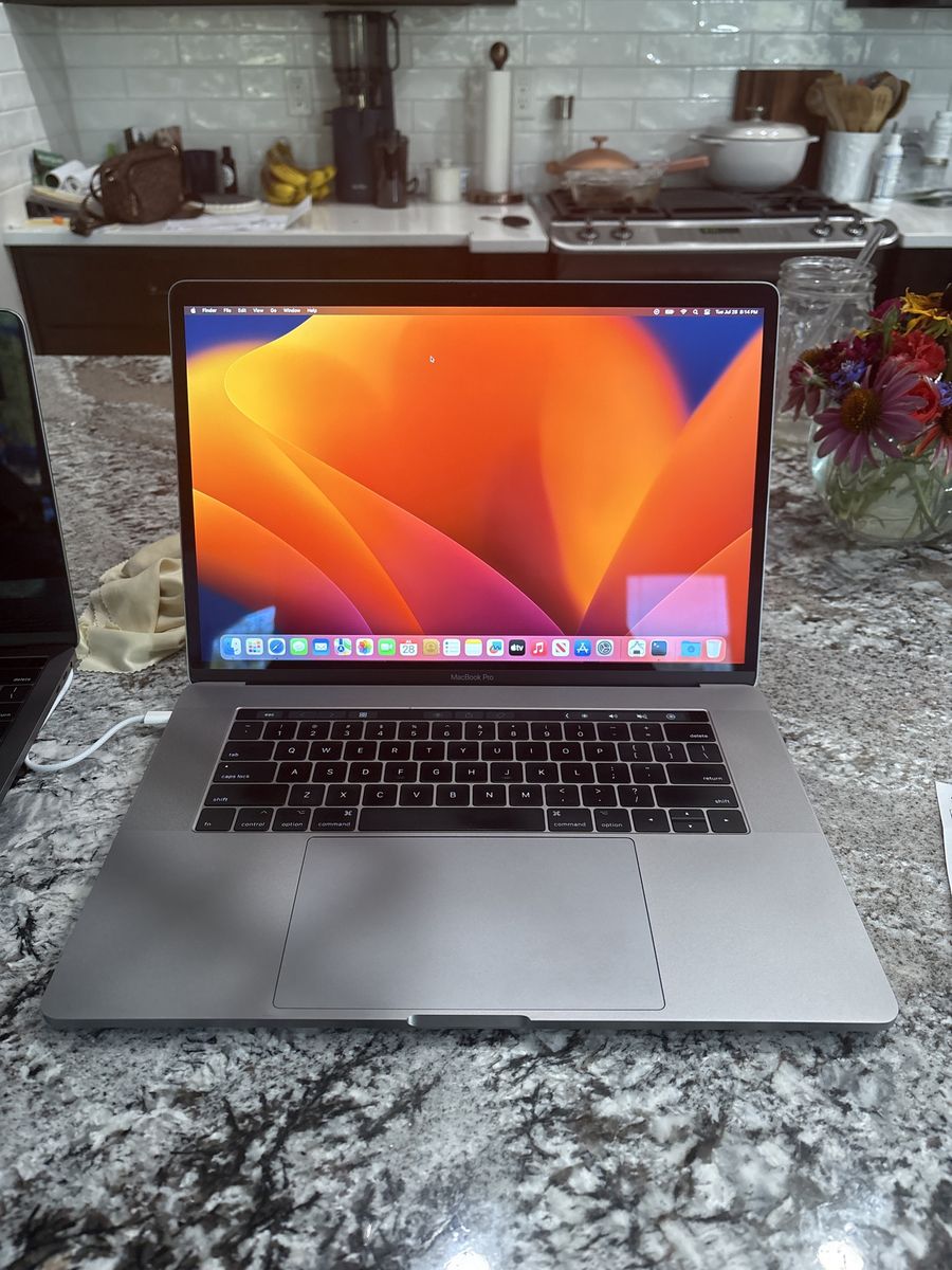2017 MacBook Pro 15” i7 • Radeon Pro 555 • 16GB RAM • 256GB SSD