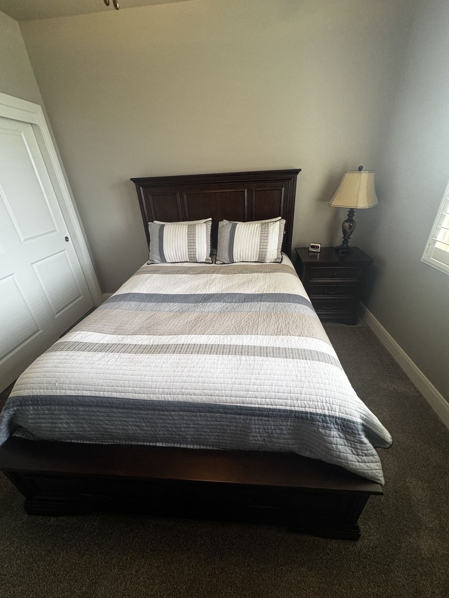 Queen size bed w/underneath storage