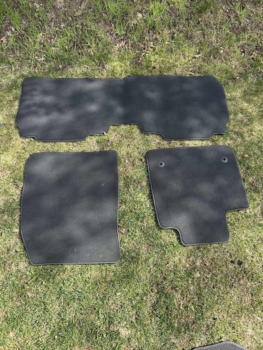 New GM Set Of 3 Car Mats