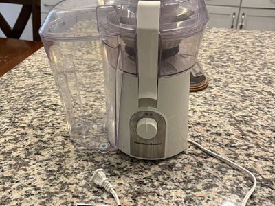 White Hamilton Beach Juicer