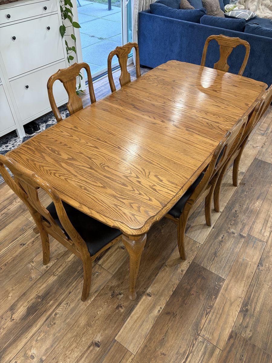 Dining Table & Chairs