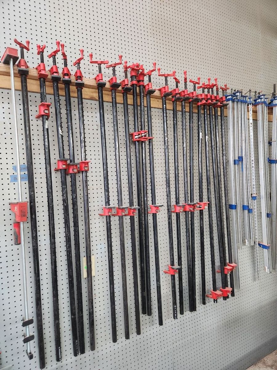 Woodworking Clamp Lot, 32 Clamps, Mostly 5 ft Pipe Clamps