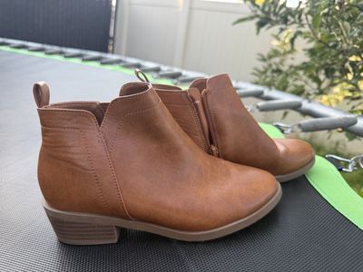 Wonder Nation Girls Size 2 Brown Faux Leather Ankle Boots Zipper Ankle Booties