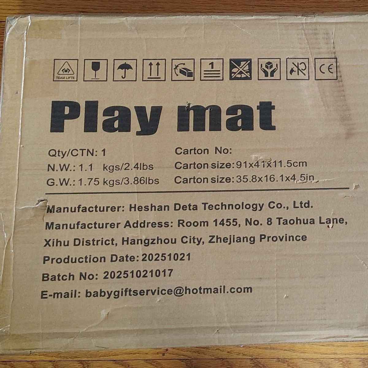 Baby play mat. Foldable and lightweight comes with