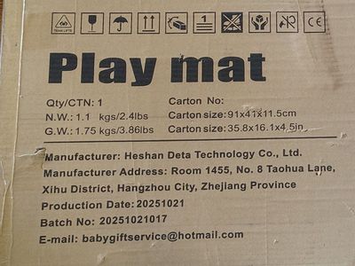 Baby play mat. Foldable and lightweight comes with