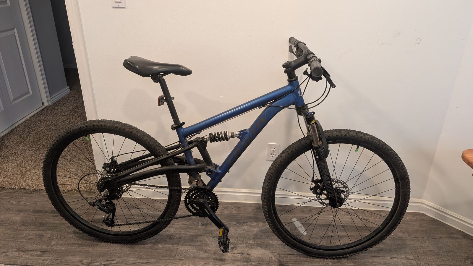 Gravity FSX 27.5 DLX24 mountain bike