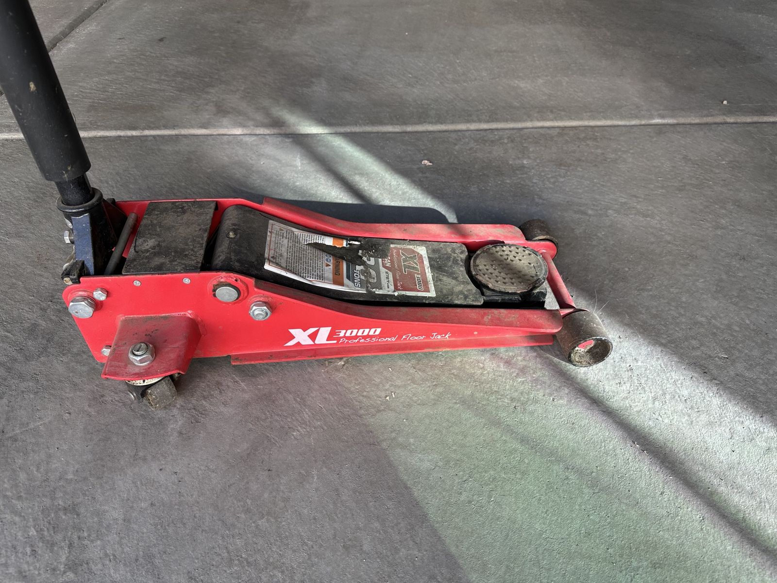 3 Ton XL3000 Professional Floor Jack – Works Great