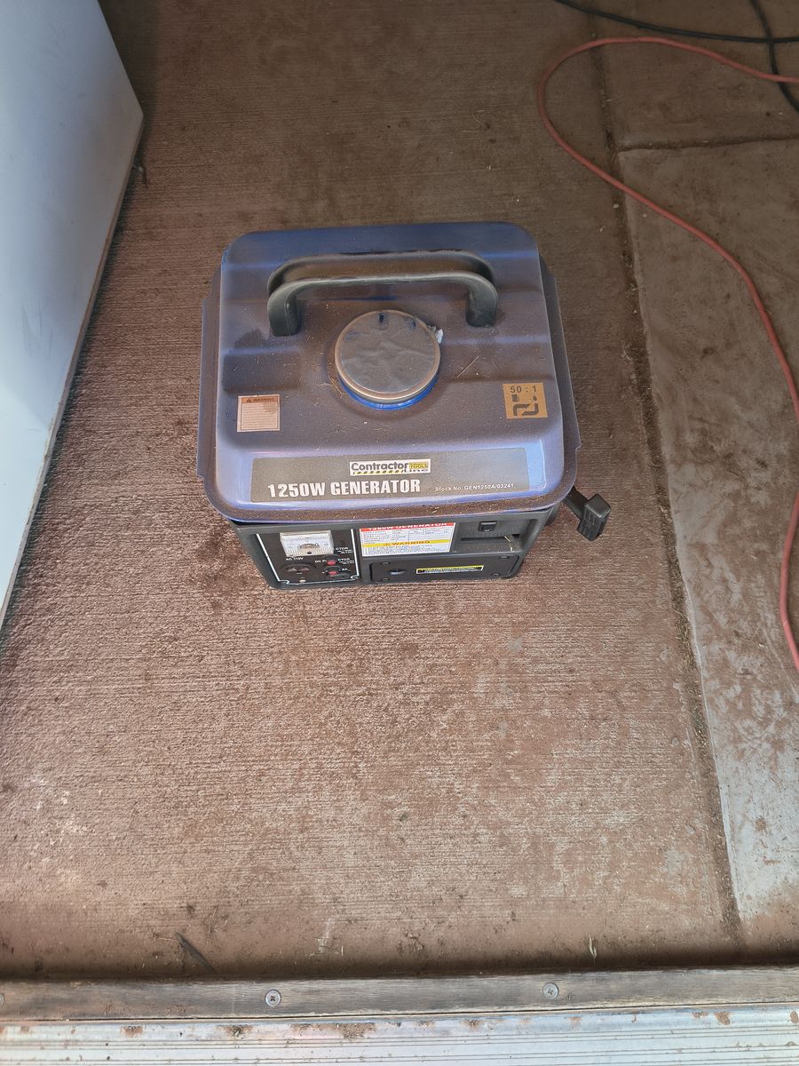 Contractor Pro 1250W Portable Gas Generator - Reliable Power for Home or Job Site