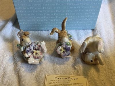 Fitz and Floyd Charming Seasons Easter Bunny Figurines Set of 3 Pansy Spring Decor MIB