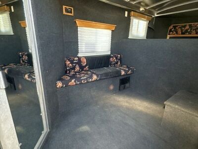 2006 Classic Monarch 4 Horse Overnighter