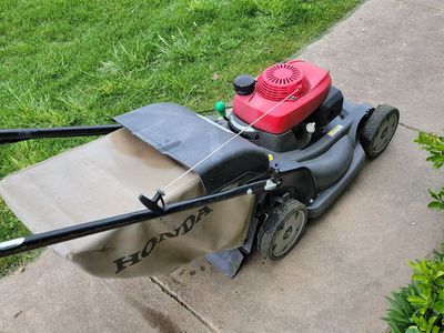 HONDA HRX217 LAWNMOWER