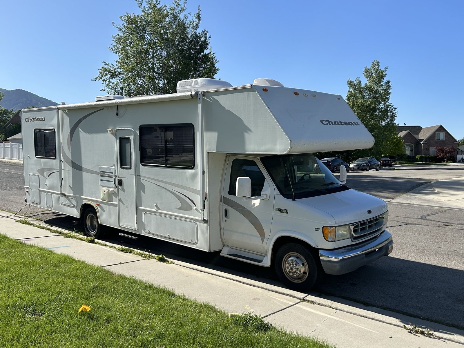 Ford Chateau 33 Foot