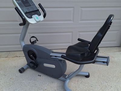 Precor 842 Recumbent Bike