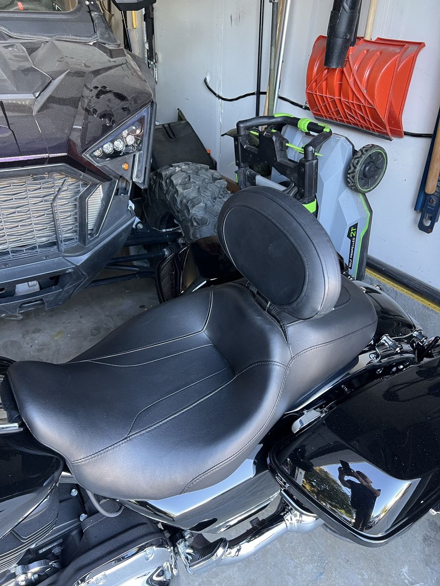 HogWorkz Motorcycle Driver Backrest Adjustable & Detachable - Black, Excellent Condition