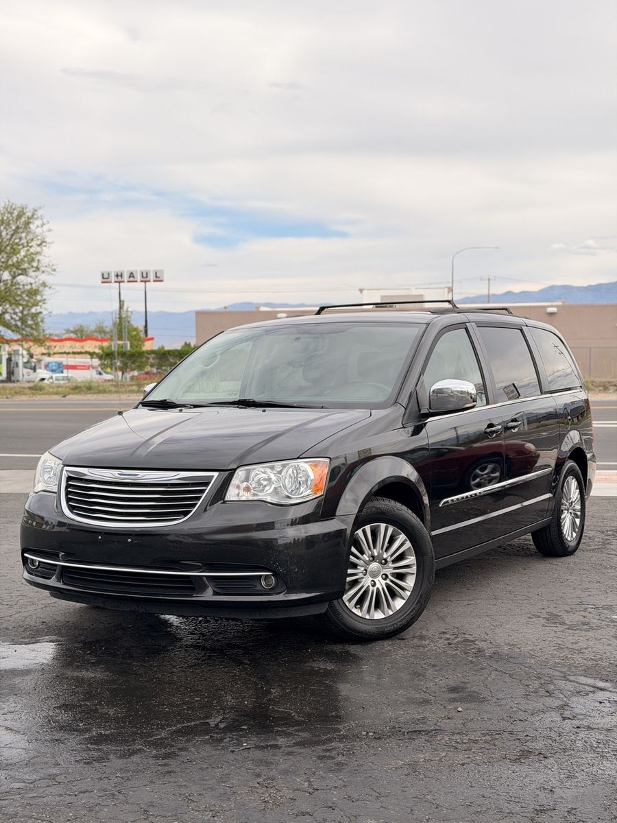 2015 Chrysler Town and Country Touring-L