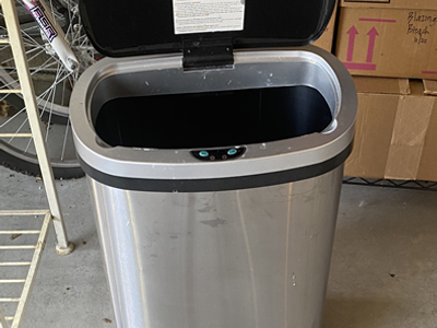 Trash can with automatic lid