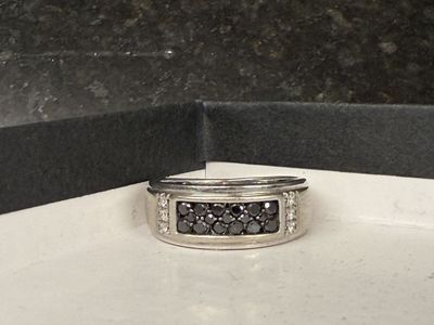 Men's size 7 wedding ring 10k white