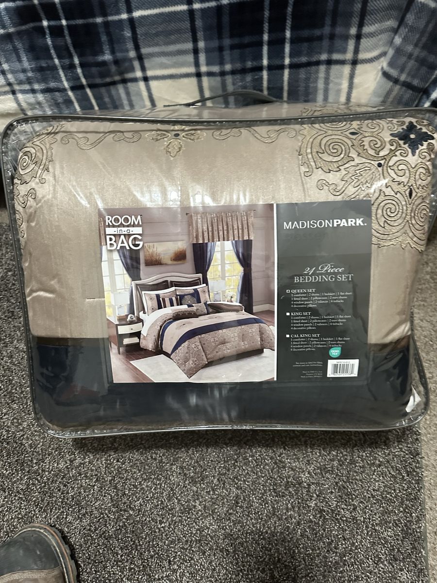 Queen 24 Piece Room Set