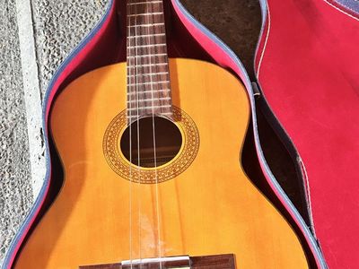 Hohner HG-14 Japanese Made Hohner HG-14 Classical Acoustic Electric Guitar With Hard Case
