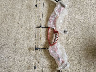 New Hoyt XT500 Pro Series LH Compound Bow - Red Riser, Black Limbs, Vector Cams, Left Handed. Estate Sale