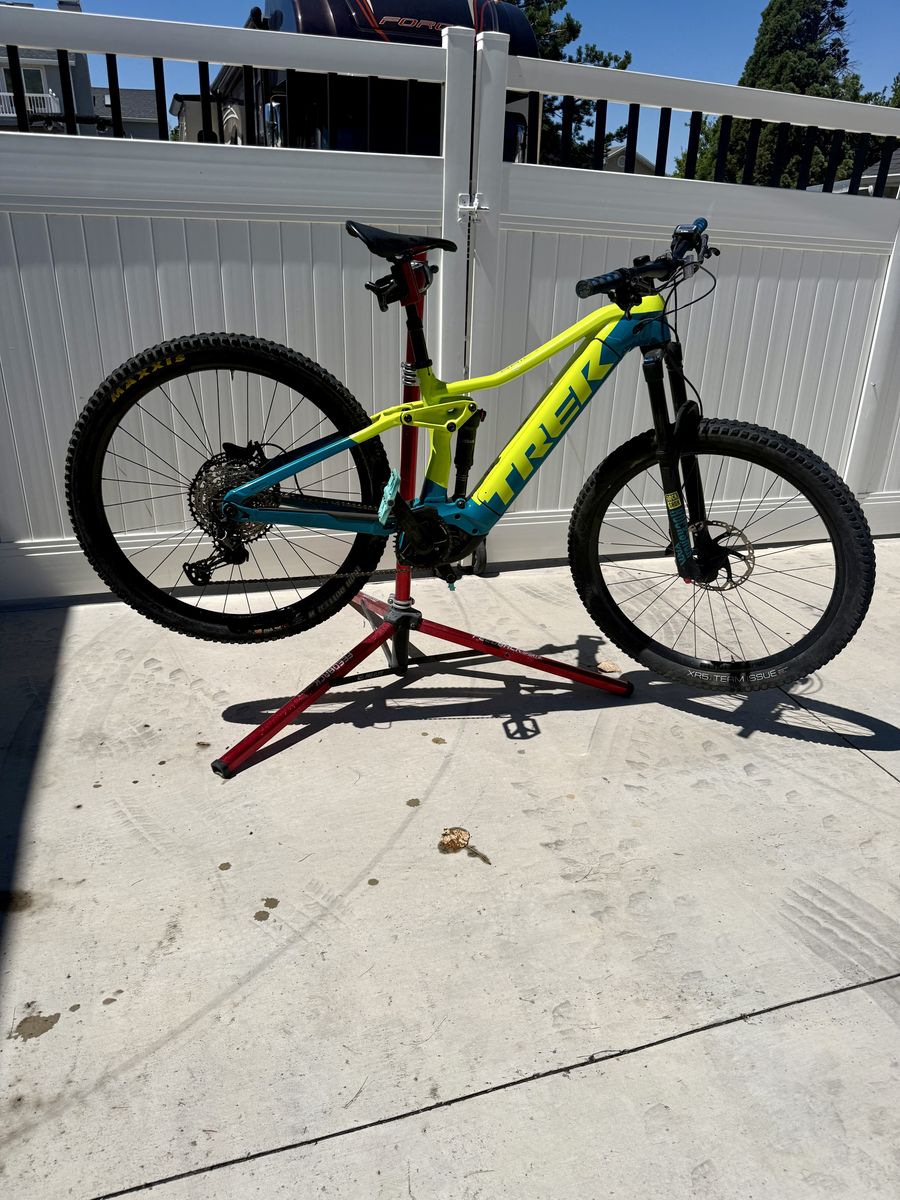 Trek Rail 7 E-Mountain Bike – Size Small