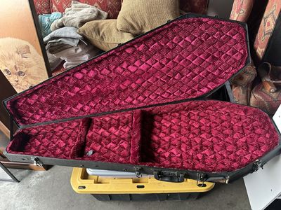 Coffin Case B-195R Universal Fit Bass Case