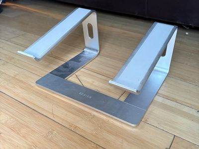 Laptop stand
