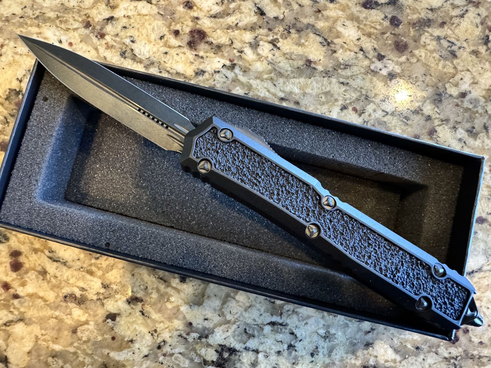 Like New Microtech Makora Shadow
