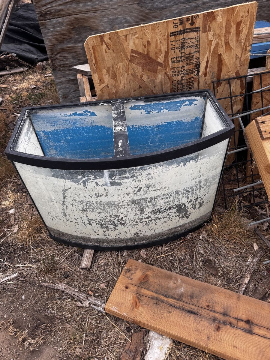 Dirty 29 gallon fish tank. No cracks. Holds water