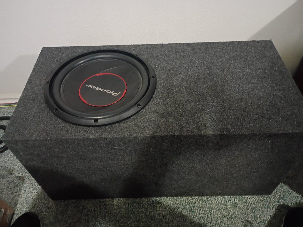 Pioneer 12 inch Subwoofer in Box