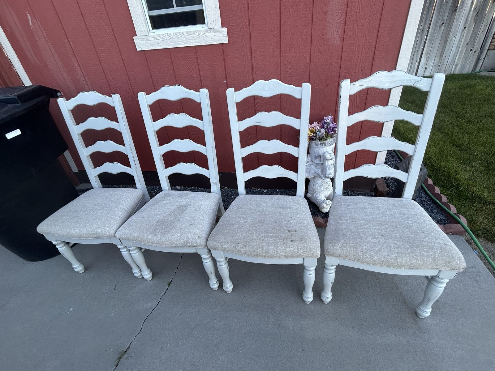 Lot of 4 Ladder Back Farmhouse Chairs, Good Condition