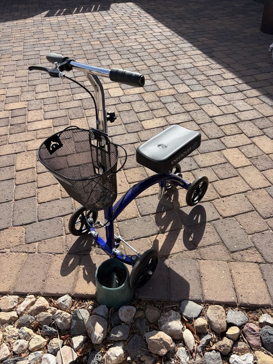 Knee scooter. Good condition.  Only used few weeks