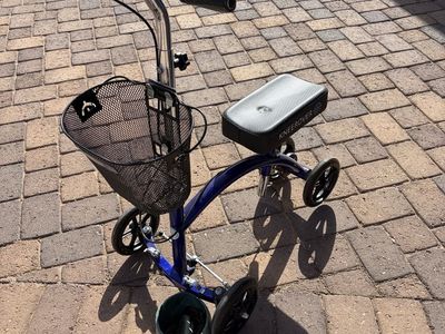 Knee scooter. Minimal use