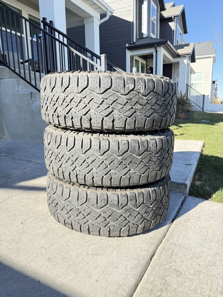 265/65R17 Goodyear Wrangler Duratrac