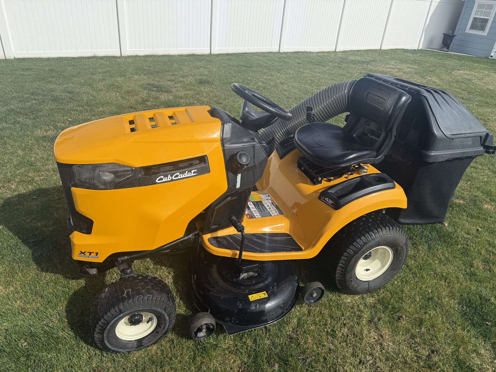 Cub Cadet XT1 Riding Lawnmower w/ Bagger