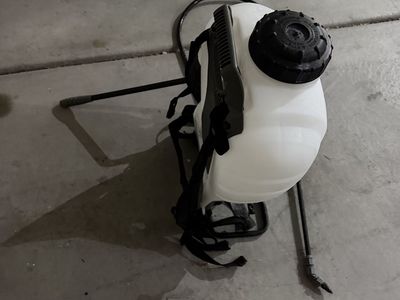 Roundup 190314 4-Gallon Backpack Sprayer - Adjustable Nozzle, Padded Straps